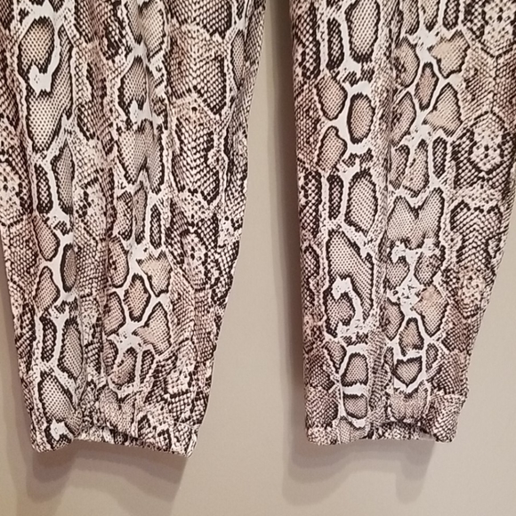 🆕️Snake print jogger cargo pants - Picture 5 of 7